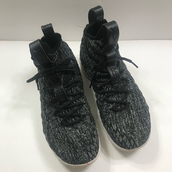 Nike LeBron James shoe - Picture 7 of 8